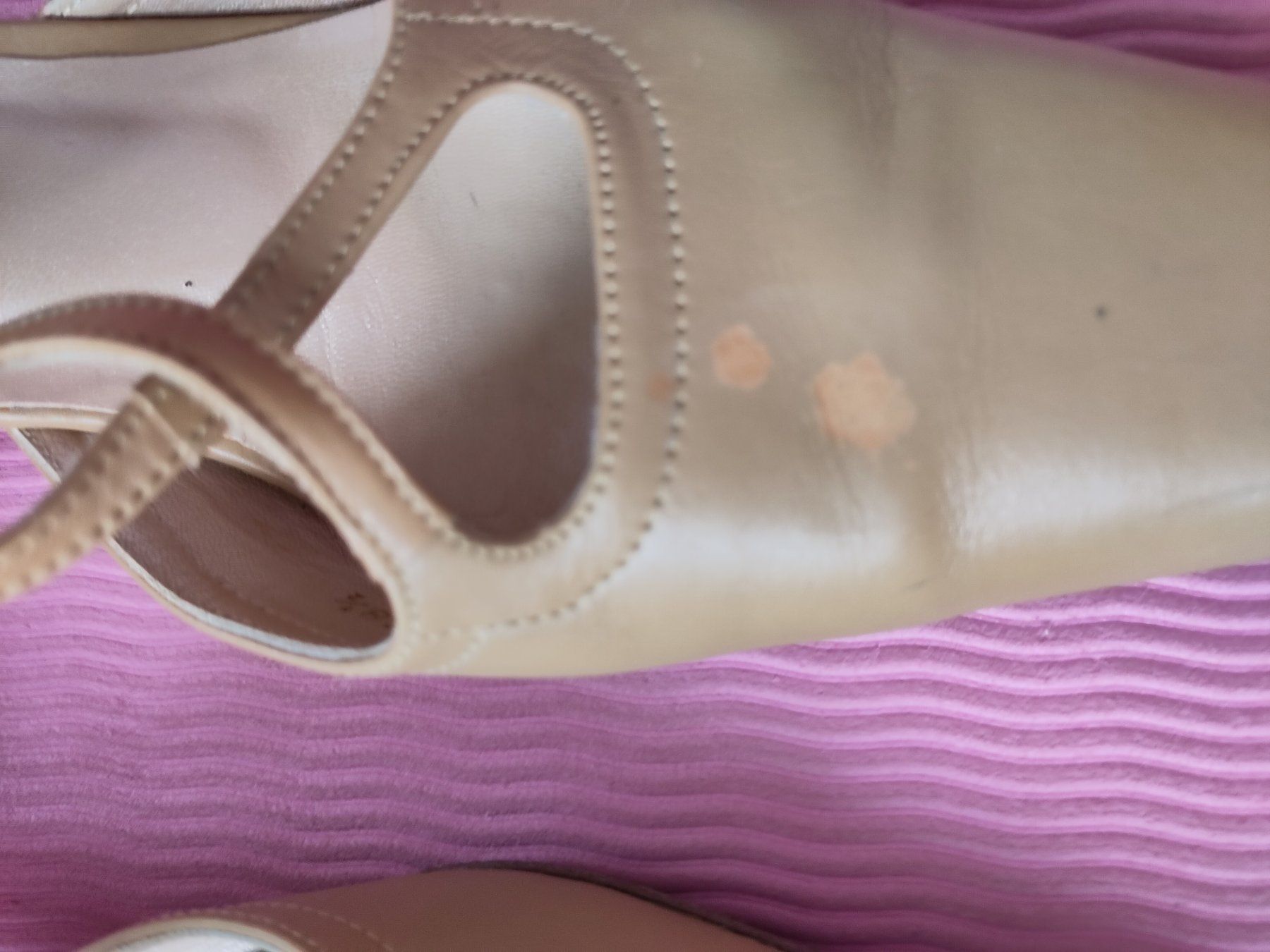 Scarpe da donna: schöne Lederschuhe mit kleinem fleck gr. 38 – Usato da Fribourg venduto da monca 2