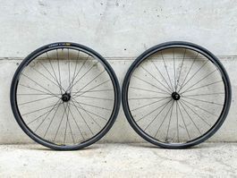 MAVIC COSMOS 28" Clincher Laufradsatz LRS TOPZUSTAND 2607