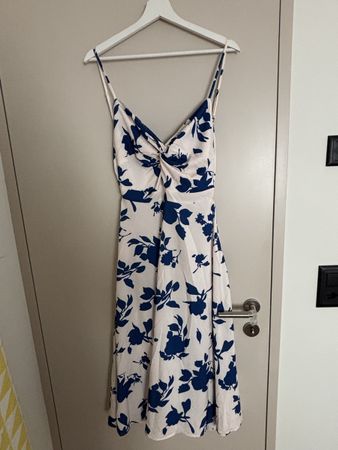 Sommerkleid mit Blumenmuster, Gr. M, neuwertig