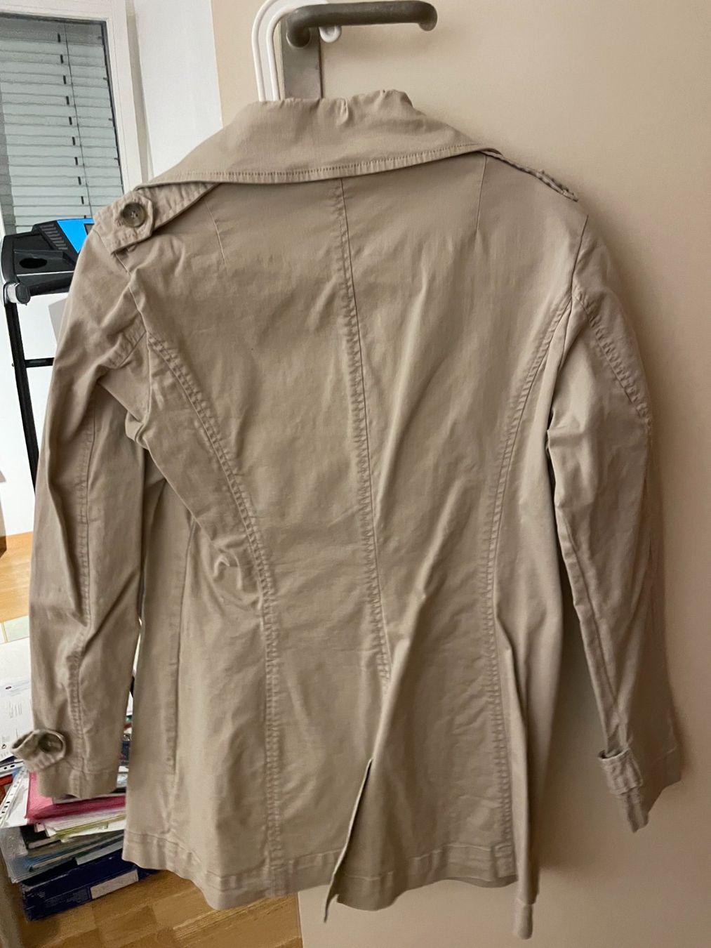 Benetton Cappotti: BENETTON Trenchcoat, Beige, size 40 – Usato da Crans VD venduto da RM0709 2