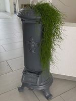 Antiker Kanonenofen aus Gusseisen