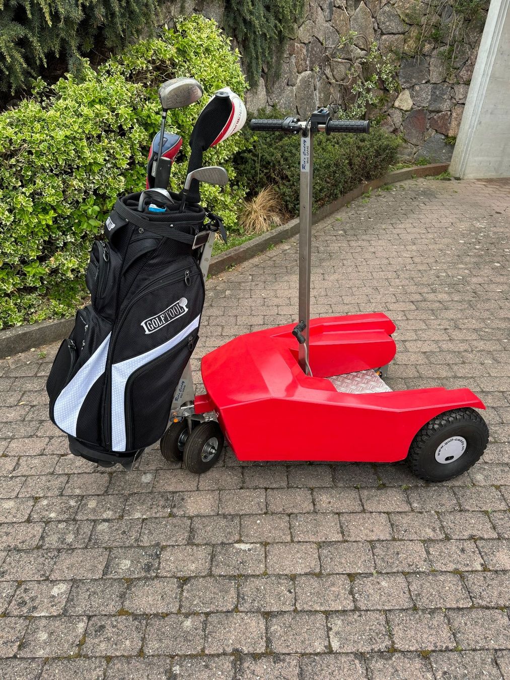 Veicoli elettrici: Golf Caddy - elektrisch, leicht, kompakt und rot – Usato da Waltenschwil venduto da Caddy26 2