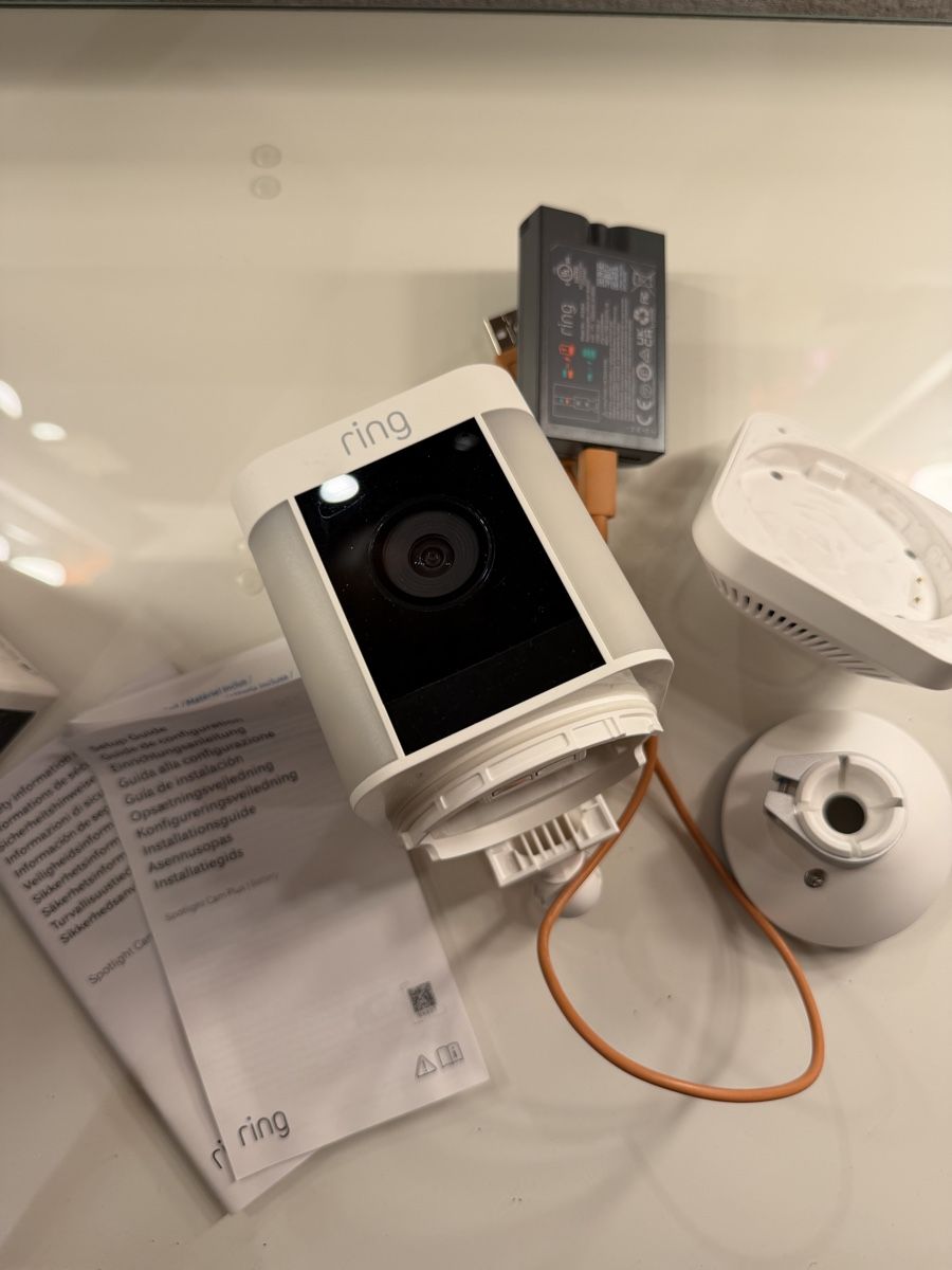 Camcorder: Ring Spotlight Cam Plus – Neu (gemäss Beschreibung) aus Muttenz von martina.mlr
