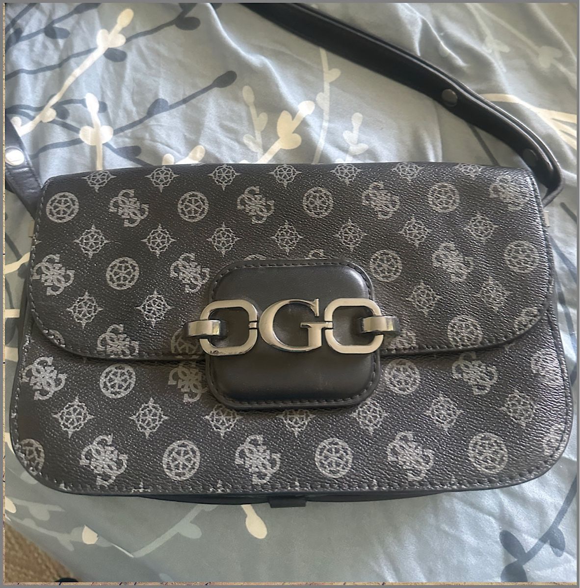 Guess Sacs femmes: Sac Guess  – D'occasion à Biel/Bienne par orange1 2