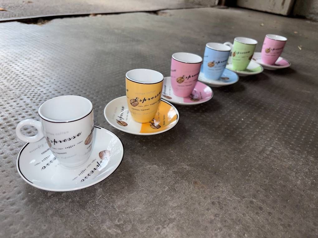 Tassen: Petites tasses à expresso avec assiettes – Neu (gemäss Beschreibung) aus Lausanne von sab_d2cq 1