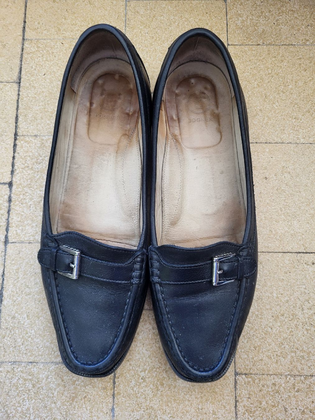 Bogner Scarpe da donna: Schwarze Loafer von BOGNER – Usato da Zweisimmen venduto da Adorable