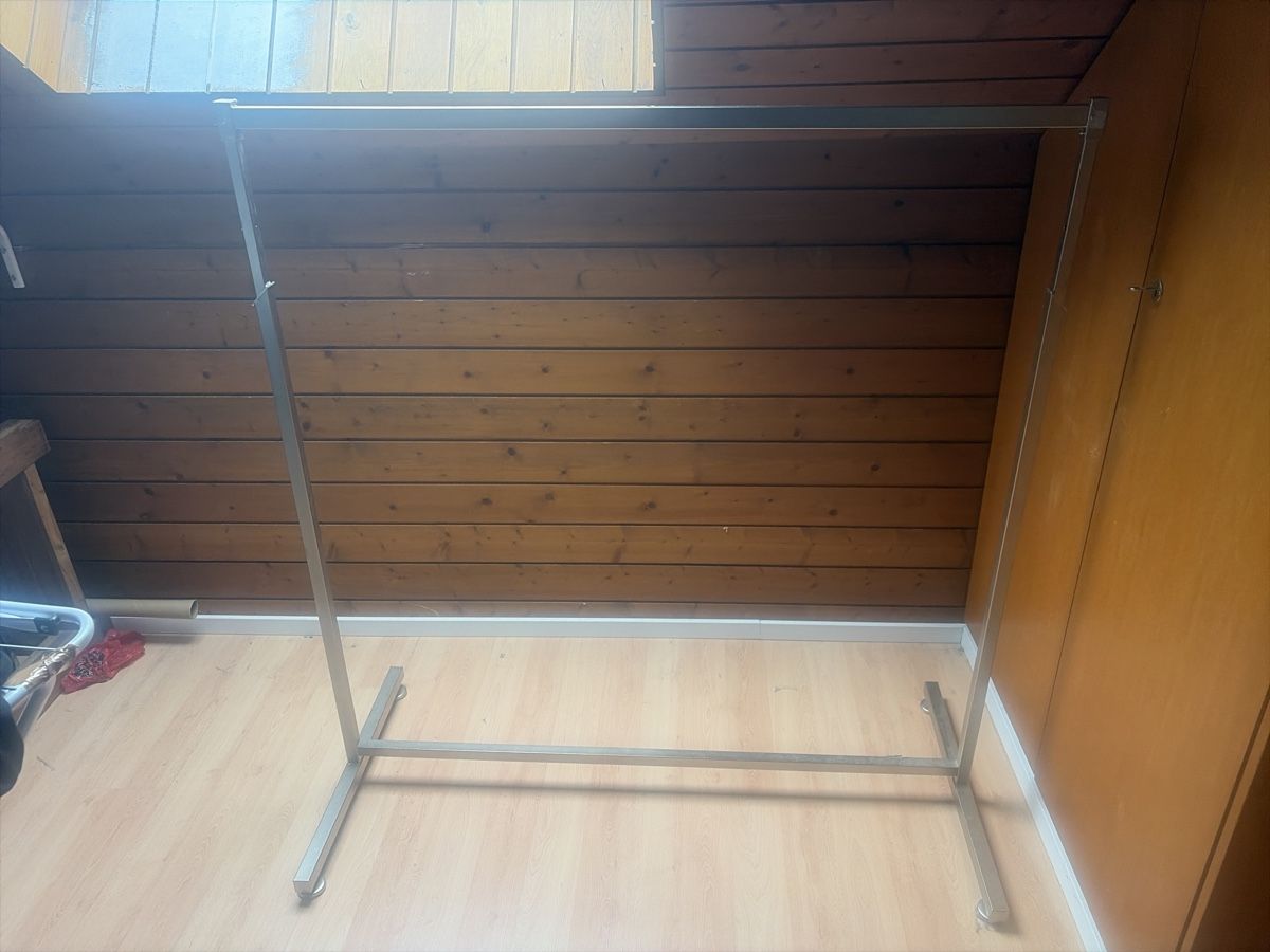 Guardaroba: Kleiderständer Höhenverstellbar – Usato da Thusis venduto da joy_q2gl 1