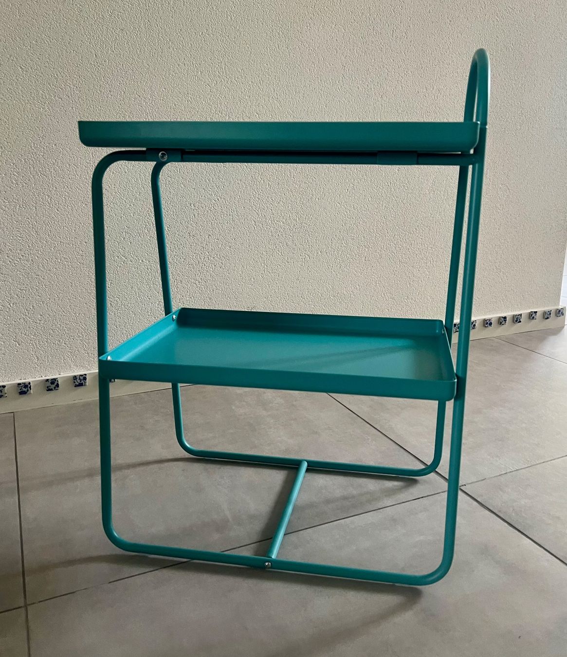Ikea Tische: Table - Desserte à deux plateaux turquoise – Gebraucht aus Vevey von sec_vgj5 1