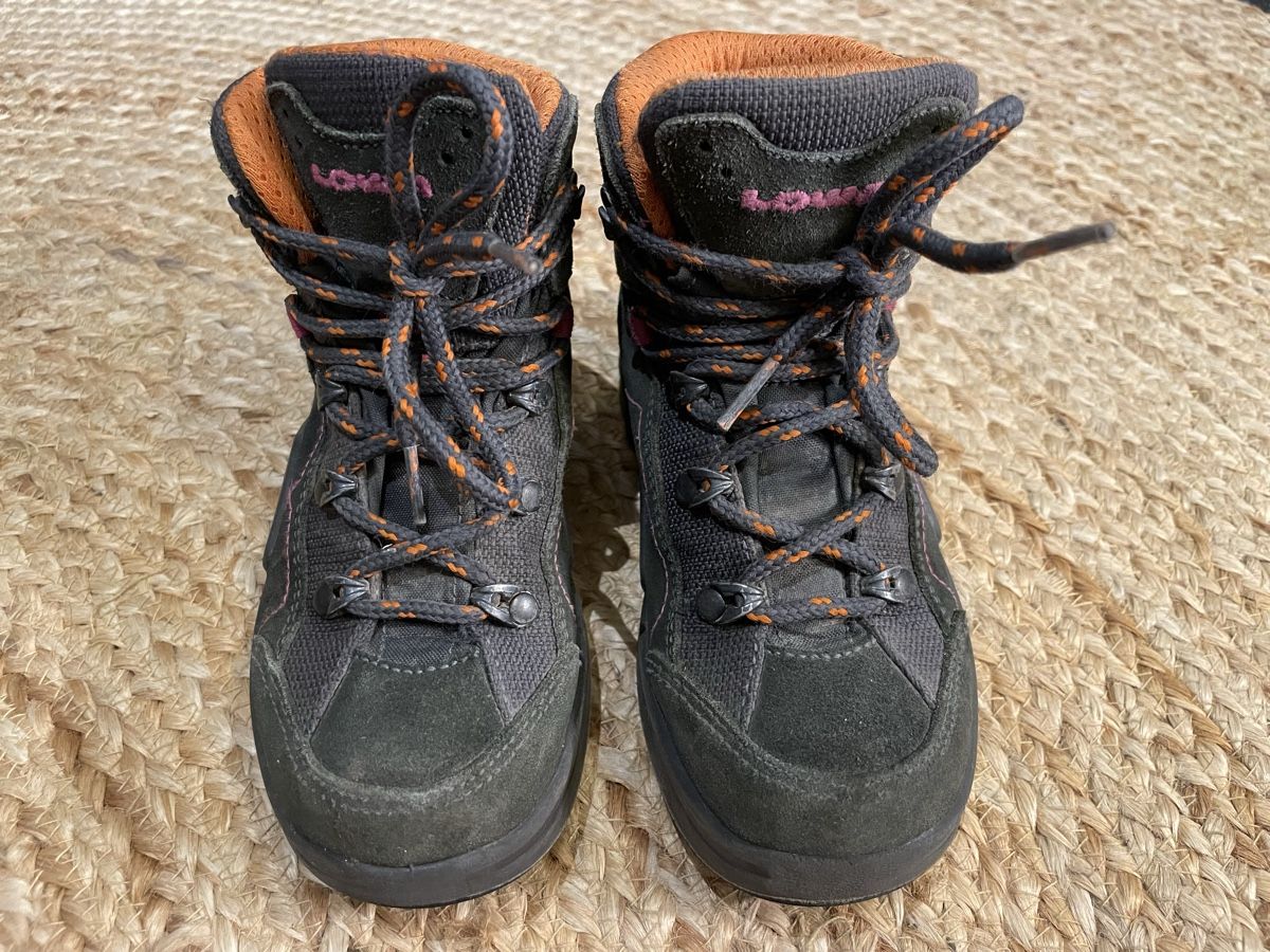 Lowa Scarpe per ragazzi: Lowa Gore-Tex Wanderschuhe Gr. 27 – Usato da Windisch venduto da rascale 1
