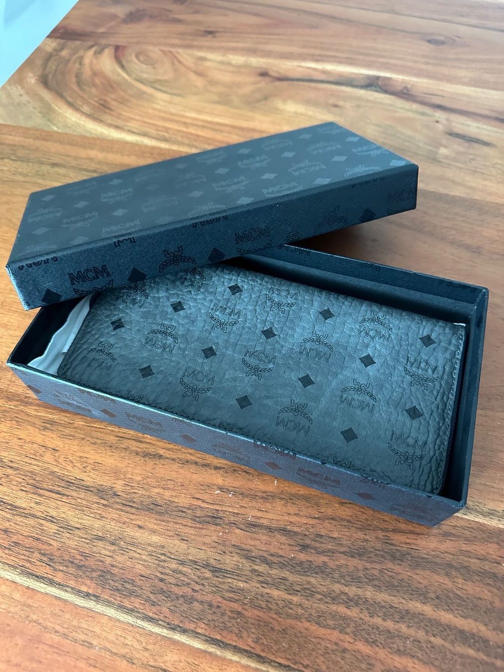 Mcm Portafogli: MCM Limited Edition Geldbörse Grau / Anthrazit – Nuovo (secondo la descrizione) da Zürich venduto da swizzmember 5
