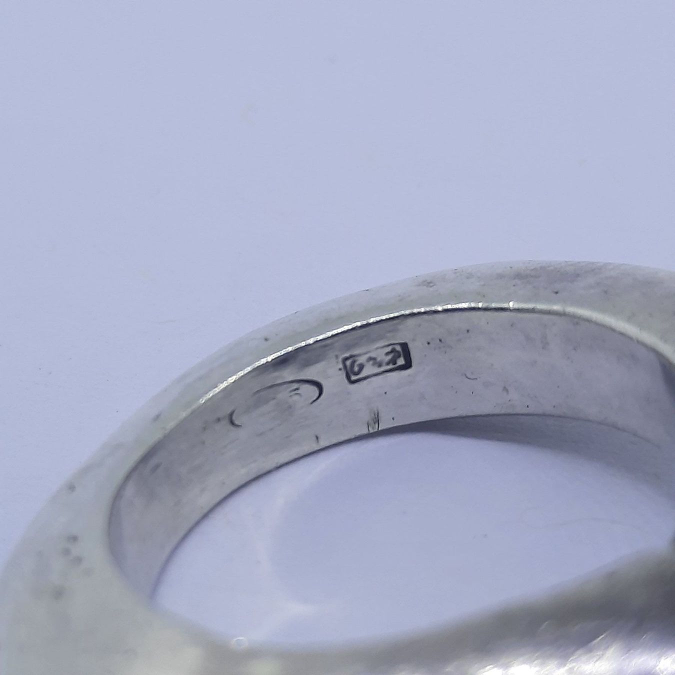 Bagues: Ästhetischer Silberring mit verschiedenfarbigen Edelsteinen – D'occasion à Unterägeri par Altgoldschmuck 6