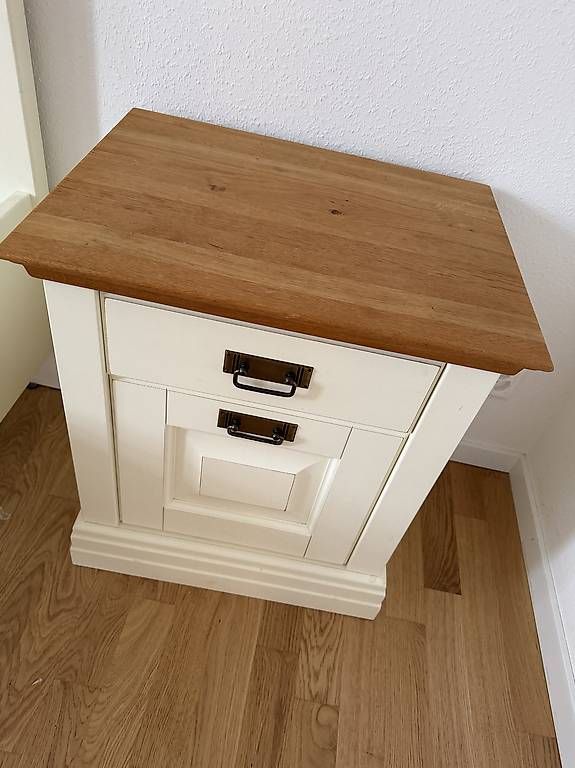 Tables de nuit: 2 Nachttische – D'occasion à Riehen par Selina.Angelina 1