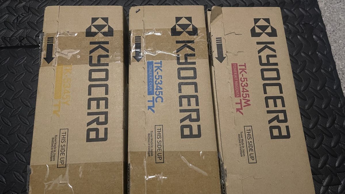 Kyocera Cartouches & Toner: Toner Kyocera TK-5345 CMY – Neuf avec emballage d'origine à Malters par Best_products