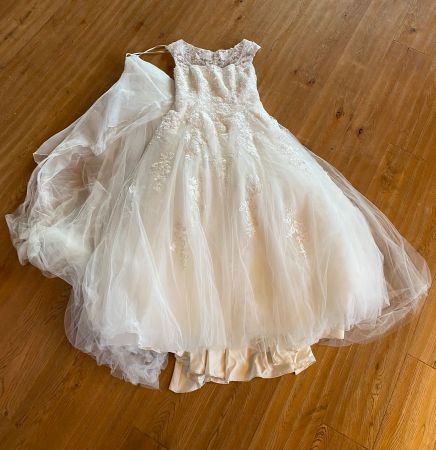 Wunderschönes Brautkleid mit Schleier von Liluca