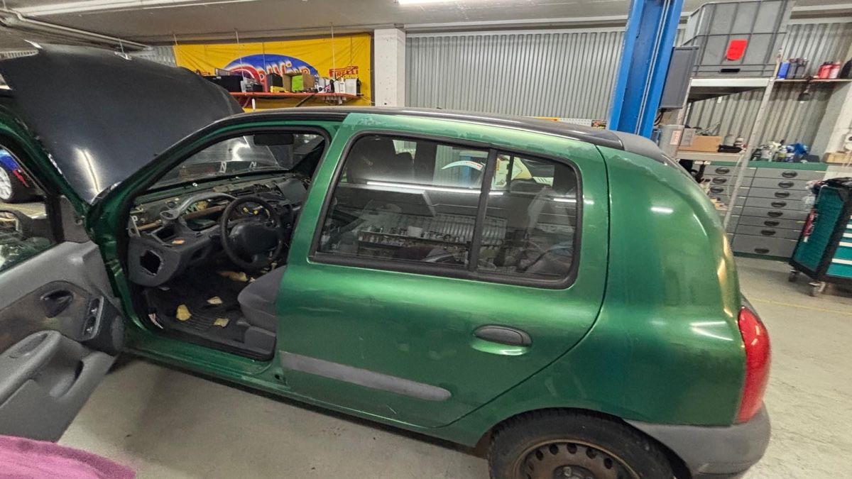 Renault Automobili: Renault Clio 2 Teileträger – Usato da Giswil venduto da Stue7 6