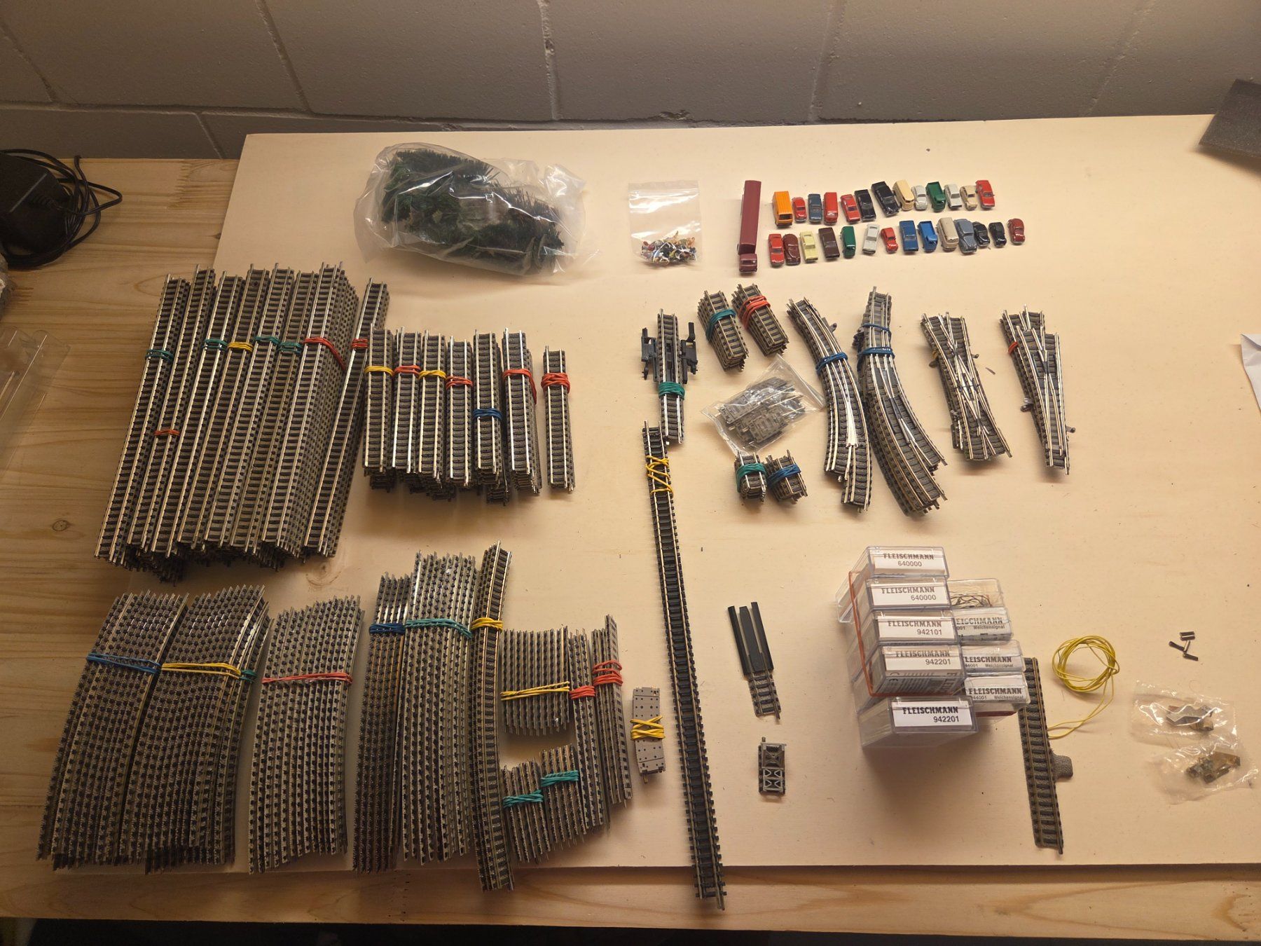 Fleischmann Modellini di ferrovie: Fleischmann Spur N Gleis-Konvolut – Usato da Jona venduto da davidoff88