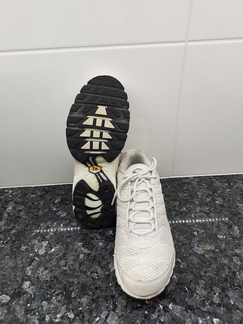 Nike Herrenschuhe: Nike Air Max Plus TN Sneaker weiss – Gebraucht aus Münchenstein von Chy_Ona 2
