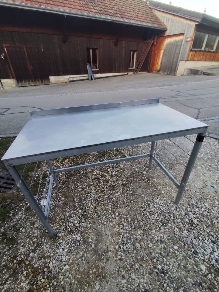 Tavoli: 2 Chromstahl Tische – Usato da Zullwil venduto da imh_lq9s