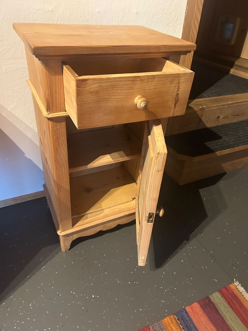 Comodini: Holz Nachttischli – Usato da Oberbalm venduto da Borisa01 1