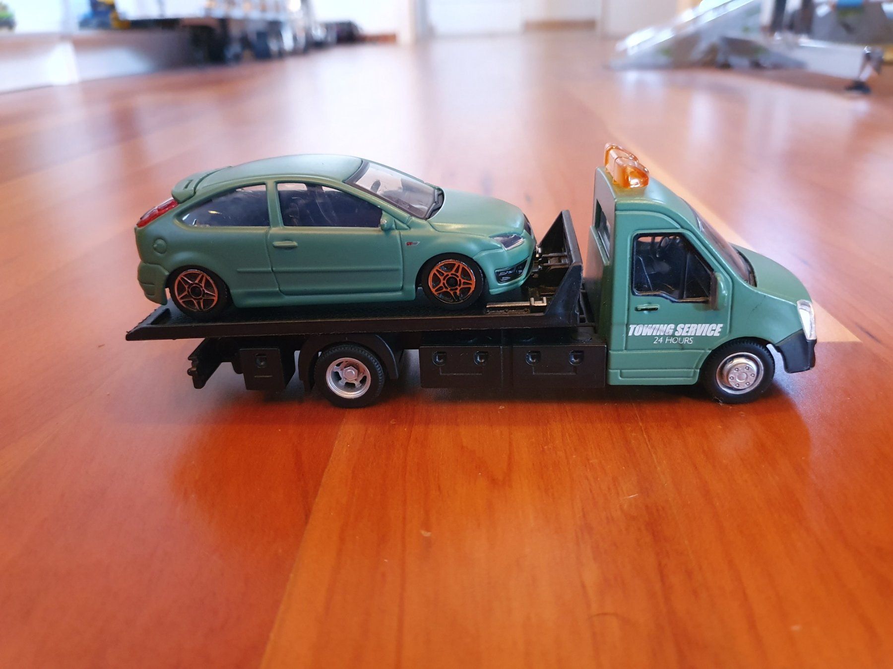 Bburago Modellini d'auto: Bburago Abschleppwagenn mit Ford Focus Massstab 1:43 – Usato da Triesen venduto da platzproblem1 2