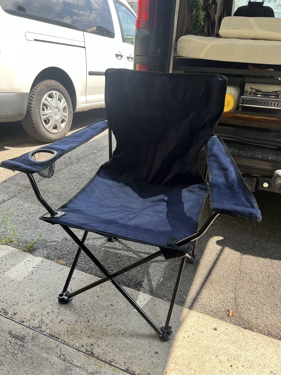 Chaises: Camping-Set. Stuhl dunkelblau mit Tragetasche – D'occasion à Ebikon par tim_mh9h 1