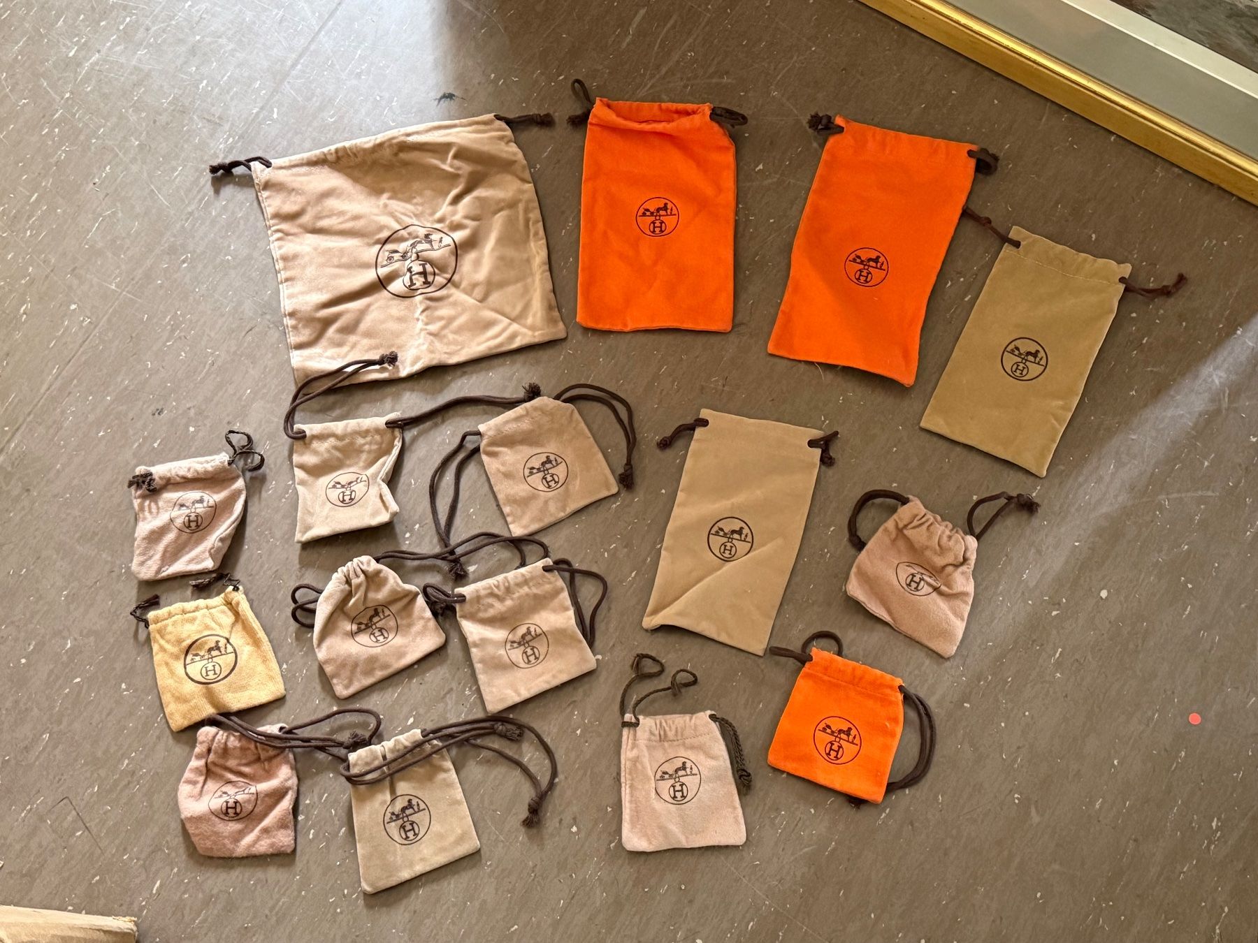Hermès Taschen: Konvolut Original Hermès Stoffbeutel Stoffbeutel Beutel – Gebraucht aus Bern von Jwpm66