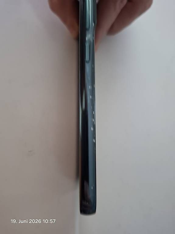 Telefoni cellulari / Smartphones: Samsung Galaxy S22  – Usato da Winterthur venduto da Nipa.85 3