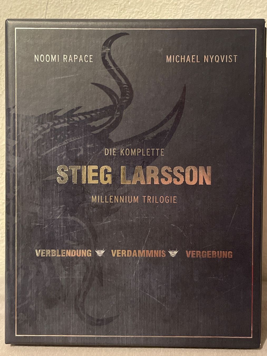 Tutti i DVDs: Stieg Larsson - Millennium Trilogie – Usato da Waldenburg venduto da Gonzo8