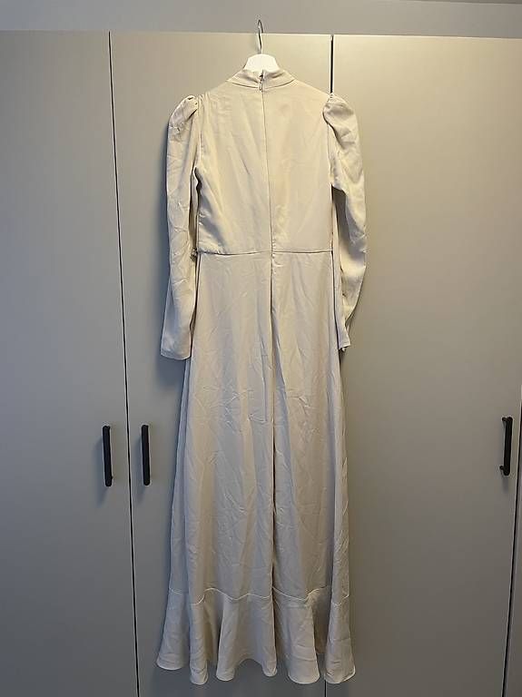 Kleider: Abendkleid bodenlang Beige – Gebraucht aus Lenzburg von lejlaimamovic 3