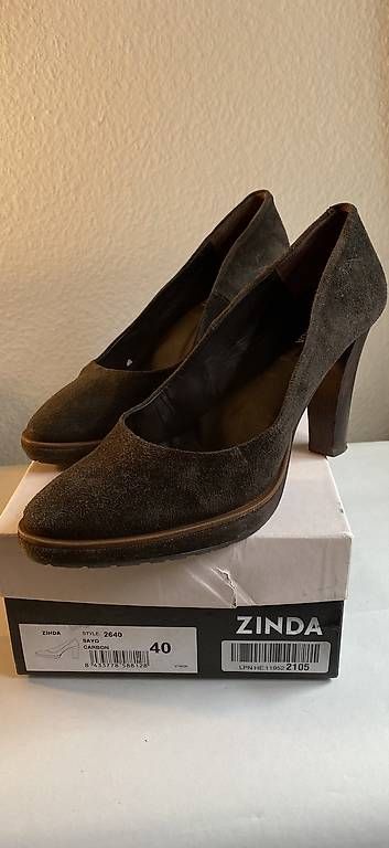 Scarpe da donna: Braune Zinda Wildlederpumps Gr. 40 – Usato da Zürich venduto da asc_72wl