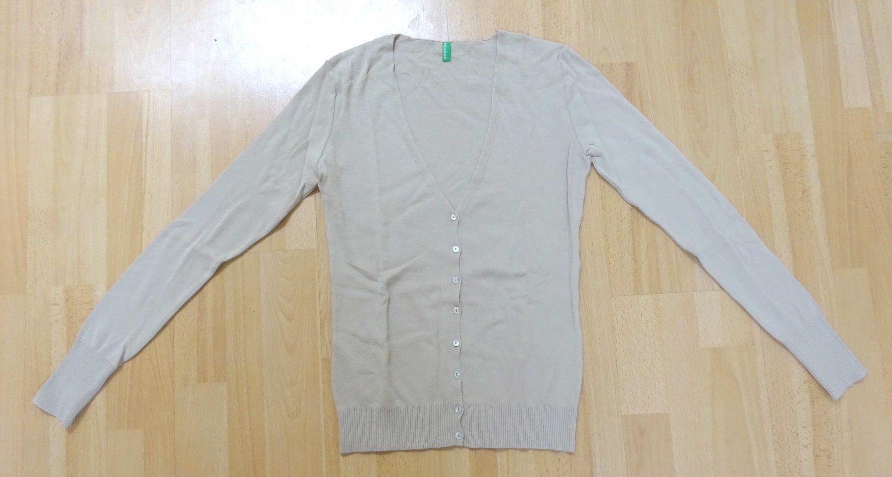 Benetton Giacche: Benetton - Strick-Cardigan - beige - Grösse M – Usato da Zofingen venduto da Justizia_01
