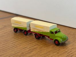M0929: Lastwagen mit Anhänger, aus Metall (Spur N)