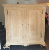 Wunderschöner antiker Schrank restauriert