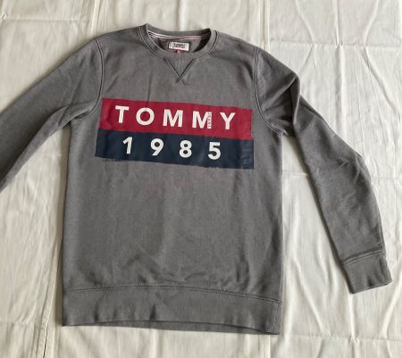 Pullover der Marke Tommy Hilfiger