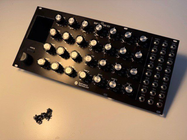 Synthesis Technology - E370 Quad Morphing VCO (Black) (Gebraucht) in ...