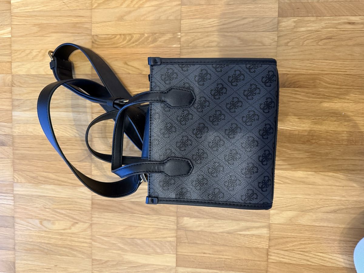 Guess Borse da donna: Guess Handtasche, neuwertig, klein – Nuovo (secondo la descrizione) da Riedikon venduto da marcb200012 1