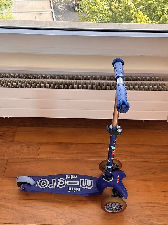 Kickboard: Trottinette Micro mini bleue + barre de poussée et assise  – Usato da Lausanne venduto da Gigi_1 1