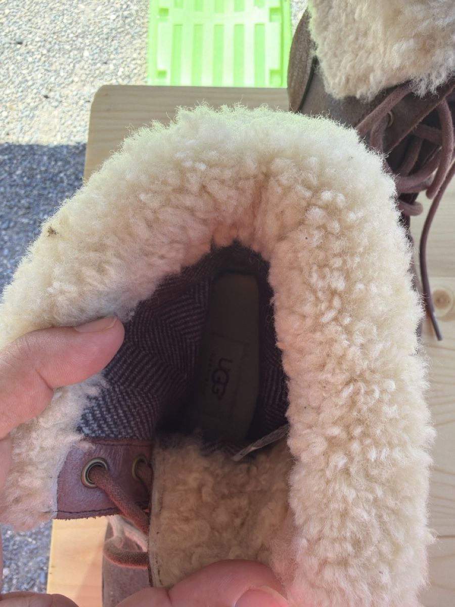 Ugg Chaussures femmes: UGG Winterschuhe mit Keilabsatz 39 – D'occasion à Au ZH par schneebi88 1
