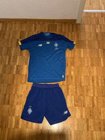 Dynamo Kiev New Balance football set, taille 158, comme neuf