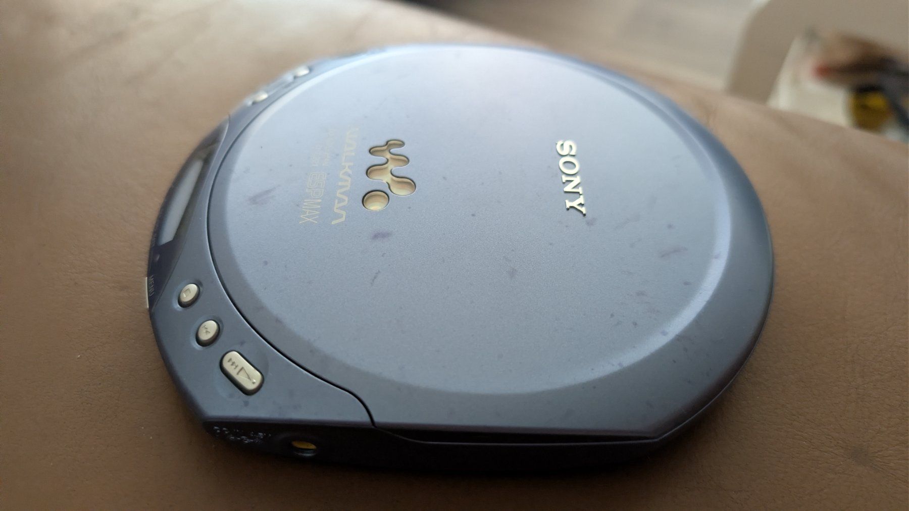 Sony Lettore multimediale portatile: Sony Walkman D-E221 mit original Kopfhörer und Netzteil – Usato da Löhningen venduto da Guadian_90 3