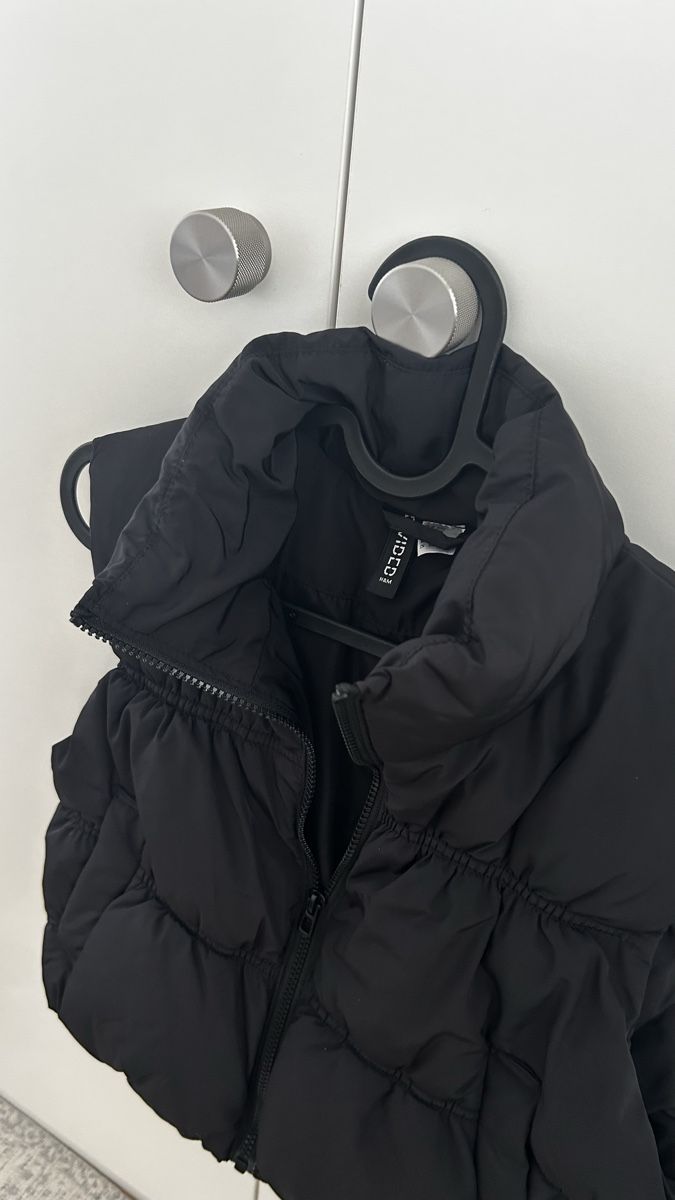 H&M Gilet & Giacche senza maniche: Kurze Steppweste, schwarz, Divided H&M, Grösse XXS – Nuovo (secondo la descrizione) da Neuenkirch venduto da Bettinaverena 1