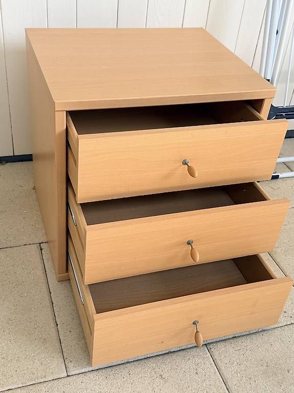 Kommoden: Kommode / Nachttisch mit 3 Schubladen, Buche – Gebraucht aus Gümligen von Sally777 1