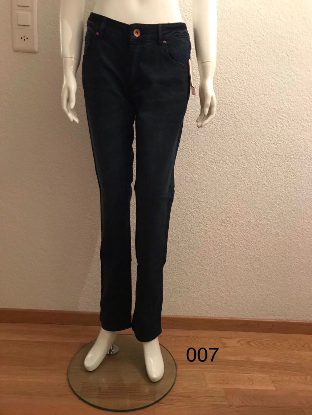Jeans: Jeans Neu Gr 44 – Nuovo e nell'imballaggio originale da Wettingen venduto da Goldstein_AG