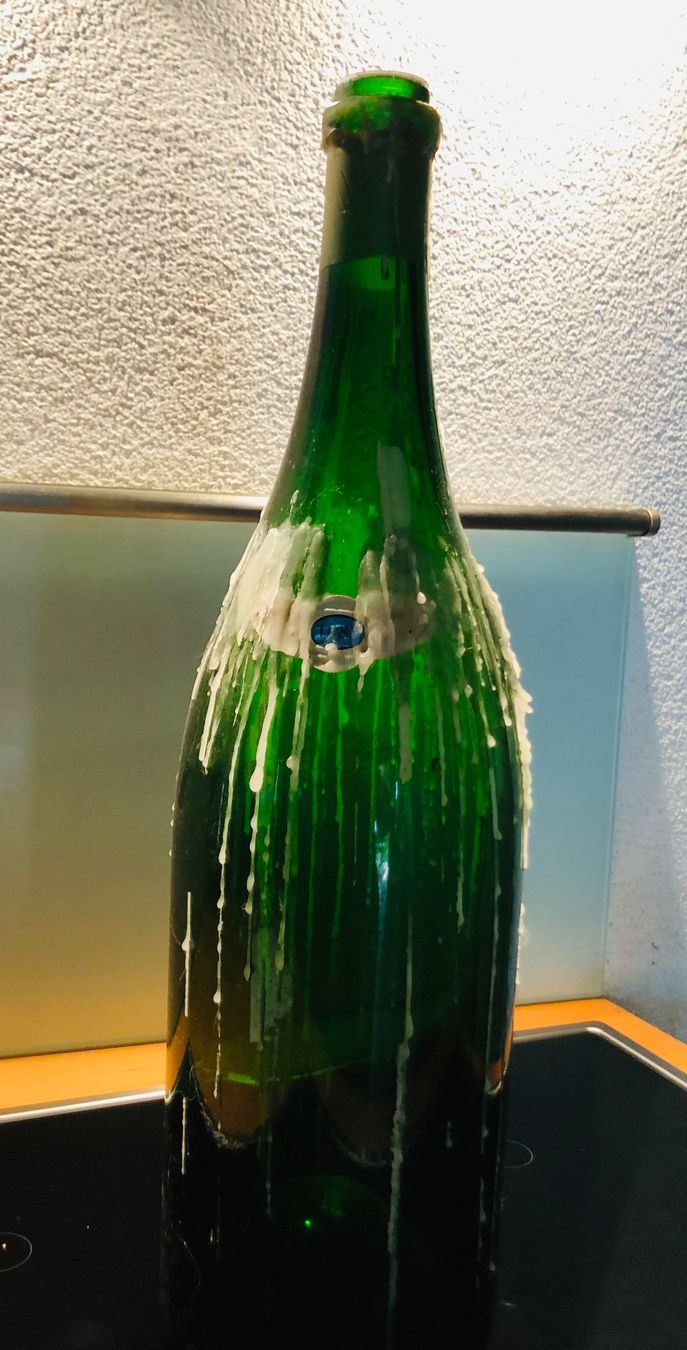 Bottiglie: Flasche mit Wachstropfen 1983 – Usato da Oberkulm venduto da Weberlisa