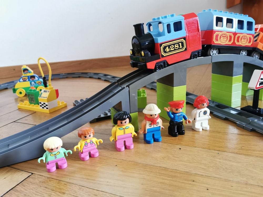  Grosse elektrische Lego Duplo Eisenbahn mit viel Zubehör 