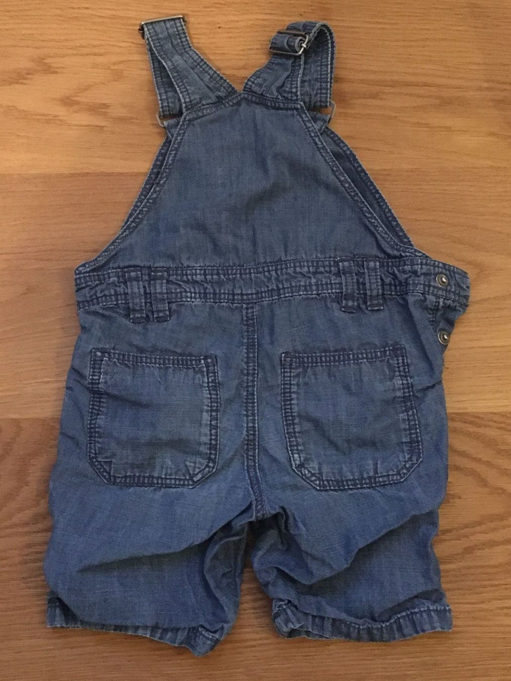 Pantaloni: Latzhose / Kurze Hose von H&M Gr.68 – Usato da Sarnen venduto da Pinoccio6 1