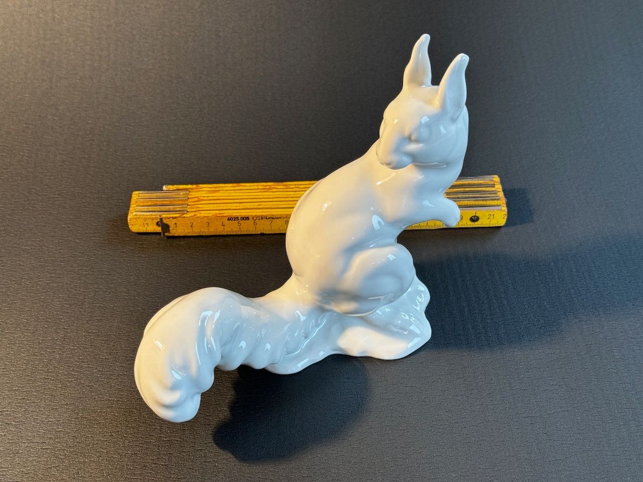Statuette: Schönes Langenthal Porzellan Eichhörnchen – Usato da Ettenhausen TG venduto da OptikerAusverkauf 7
