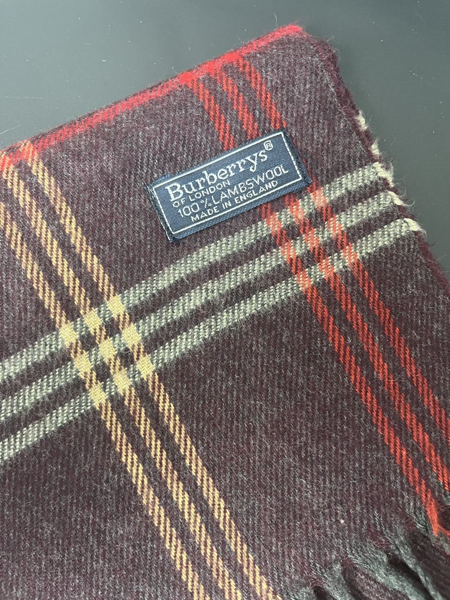 Burberry Foulards, Tücher & Schals: Écharpe Burberry 100% Laine rouge – Neu (gemäss Beschreibung) aus Les Avanchets von lunedeneige.shop 1