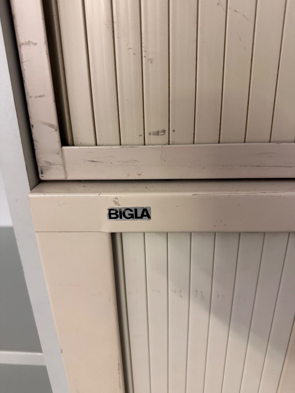 Bigla Armadi: Bigla Rollschrank – Usato da Winterthur venduto da StiftungSchleife 2