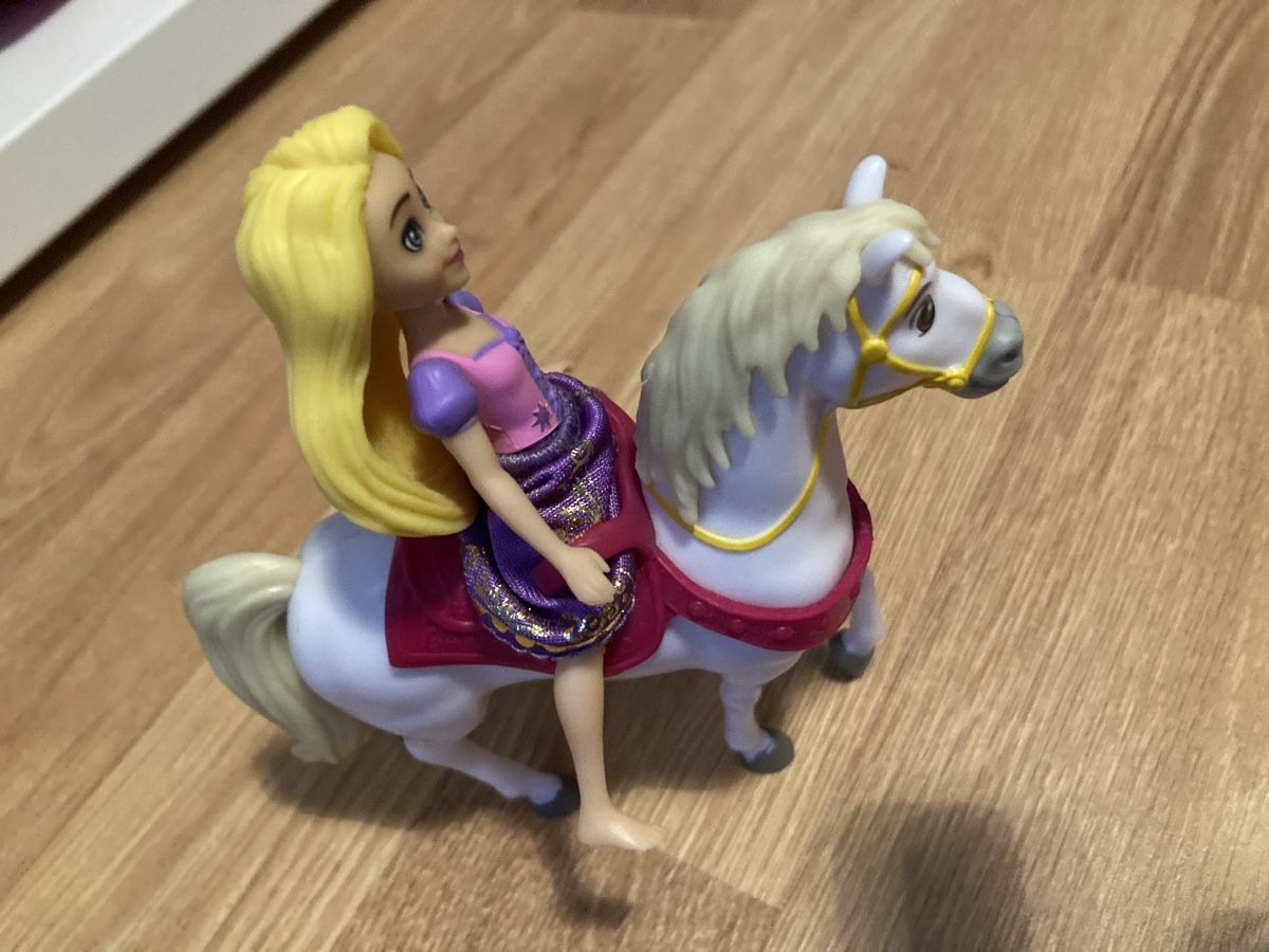 Disney Figuren: Kleine Rapunzel Puppe mit Pferd ca 10 cm – Gebraucht aus Emmenbrücke von JJ_89 1